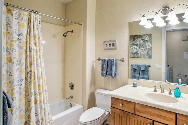 Building Photo - 13450 E Vía Linda