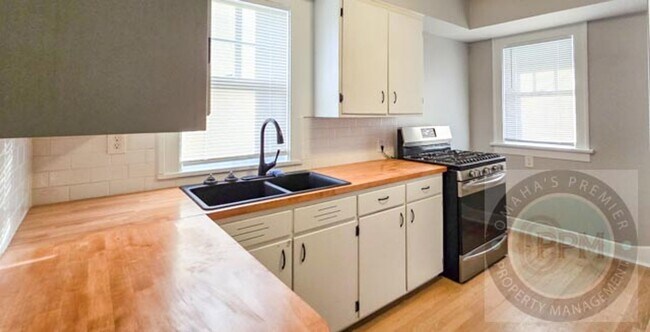 Building Photo - A "Must See" 2bd/1ba Beautiful home!