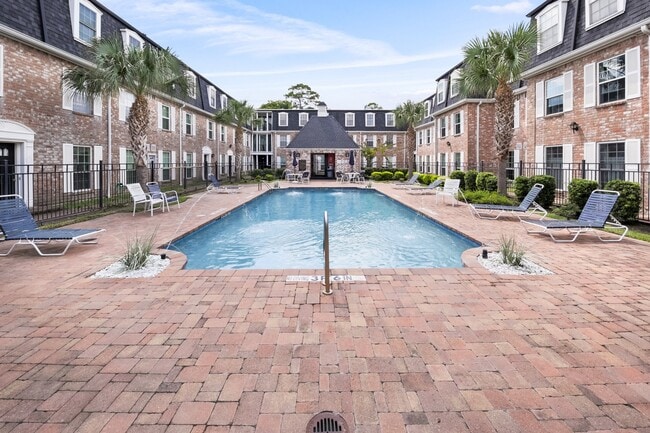 Building Photo - 361 N Post Oak Ln