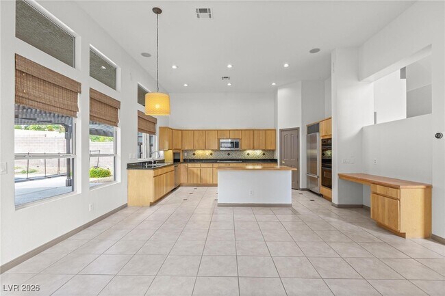 Building Photo - 8009 Clock Tower Ct