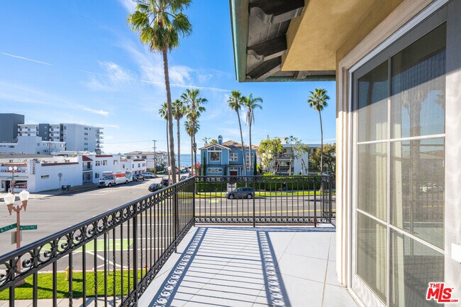 Building Photo - 816 S Catalina Ave