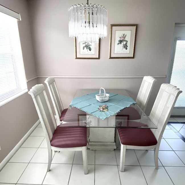 Building Photo - 397 Markham R