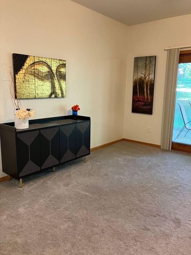 Building Photo - $1,215 | 2 Bedroom, 2 Bathroom CONDO | Des...