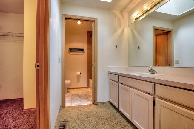 Building Photo - Lovely upper 2 floors of Large home in Phi...