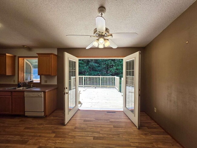Building Photo - 4 Bedroom 2 Bathroom Home on 5 Acres with Shop, New Deck & Attached Garage