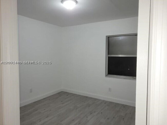 Building Photo - 4008 W 9th Ct
