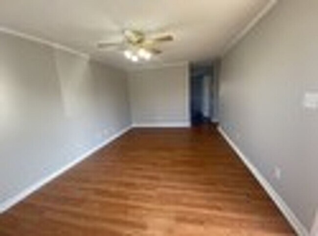 Building Photo - ? $500 Move-In Incentive for Approved Applications with a May Move-In! ?