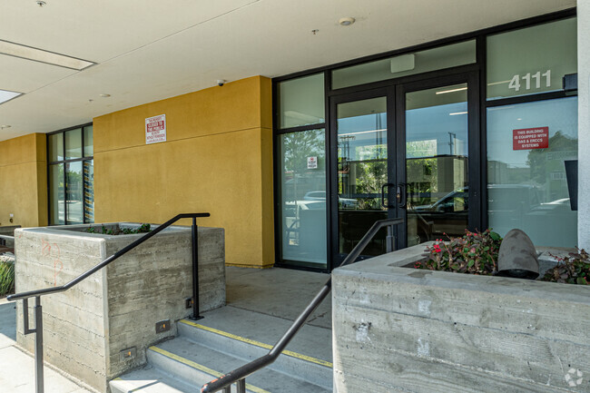 Building Photo - Whittier Place II