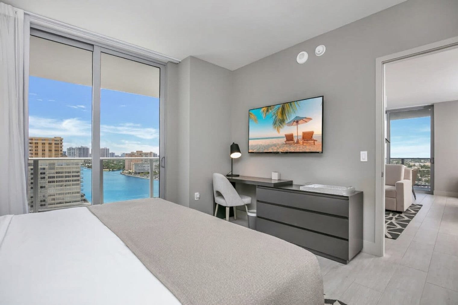 Building Photo - 4010 S Ocean Dr
