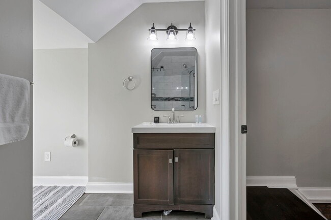 Building Photo - 634 Neil Ave