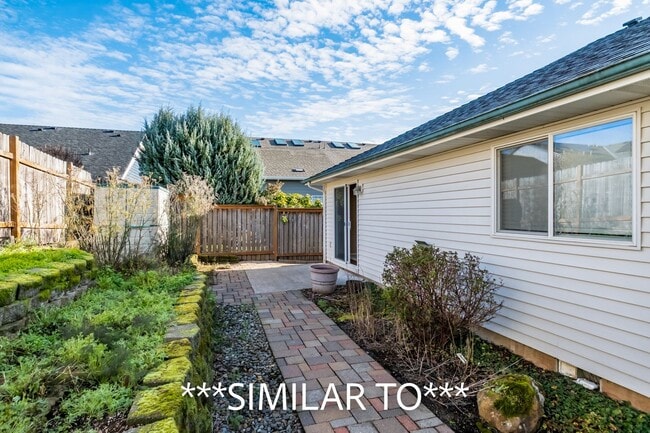 Building Photo - Two Bedroom Duplex in Great Neighborhood, Close to Schools! Pet Friendly!