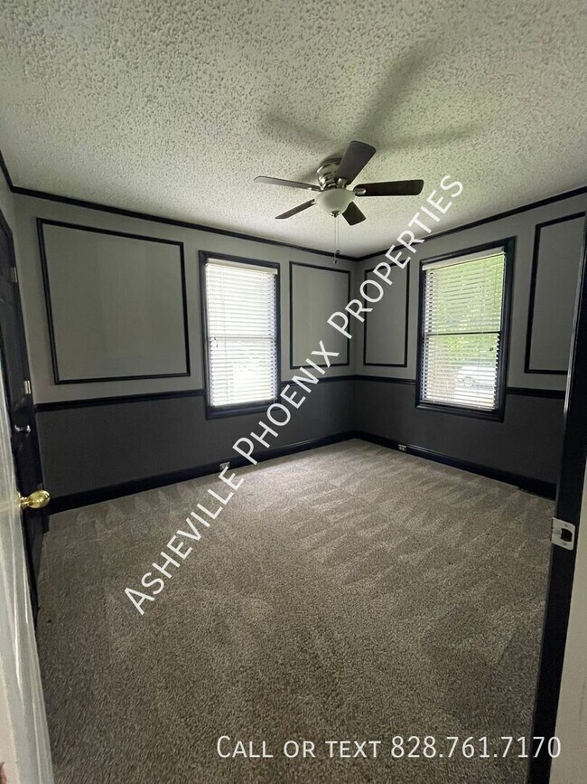 Building Photo - 11 Enka Oak St