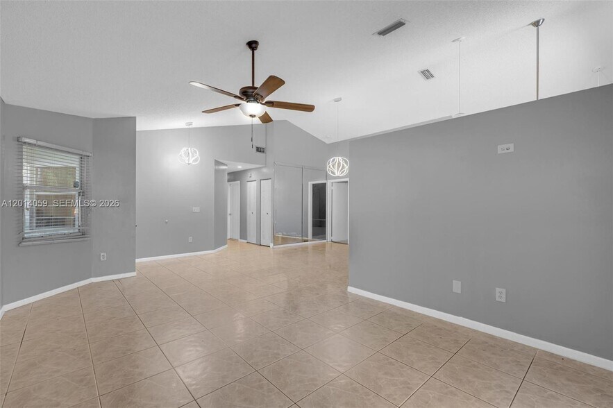 Building Photo - 1308 E Glen Oak Rd