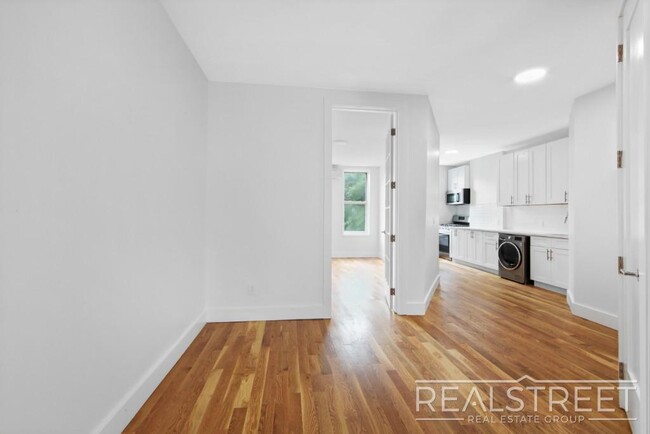 Building Photo - BRAND NEW 3 BED 2 Bath in Bushwick!