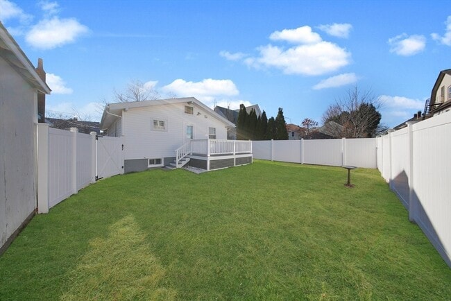 Building Photo - 52 Hovey St