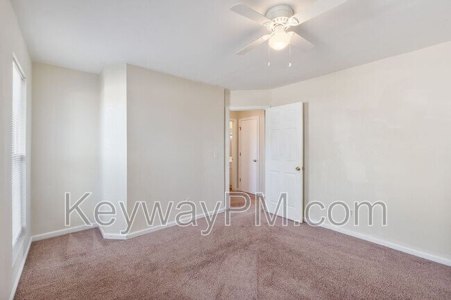 Building Photo - 3325 Hamden St