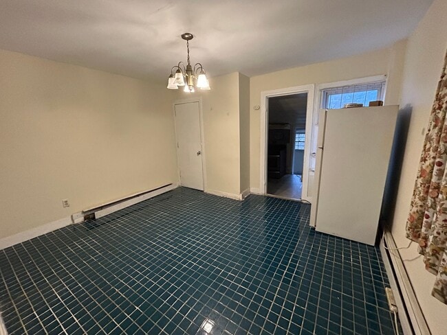 Building Photo - 2 bed freshly updated