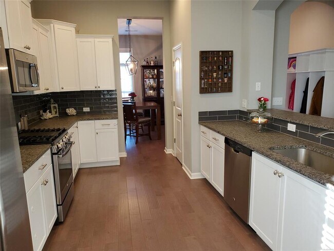 Building Photo - 9407 Cres Lodge Cir