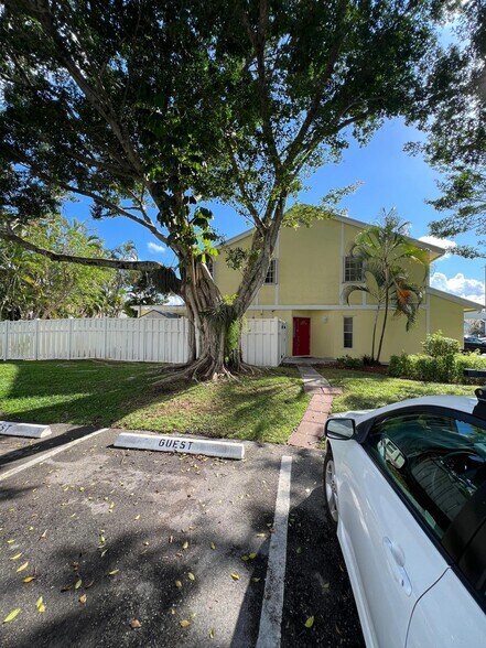 Building Photo - 1060 SW 111th Way