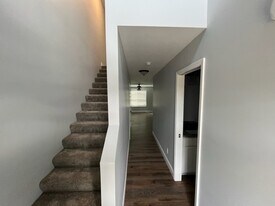 Building Photo - 221 W Lester St