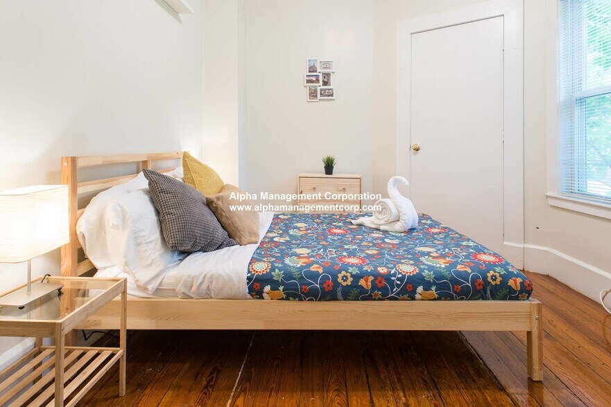 Building Photo - 123 Brook St