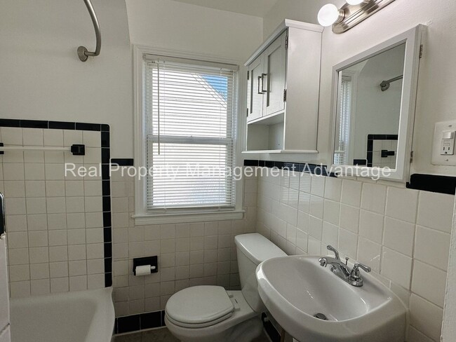 Building Photo - Meticulously Maintained with 2 Beds/Baseme...