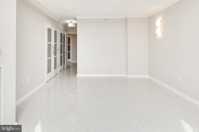 Building Photo - 7111 Woodmont Ave