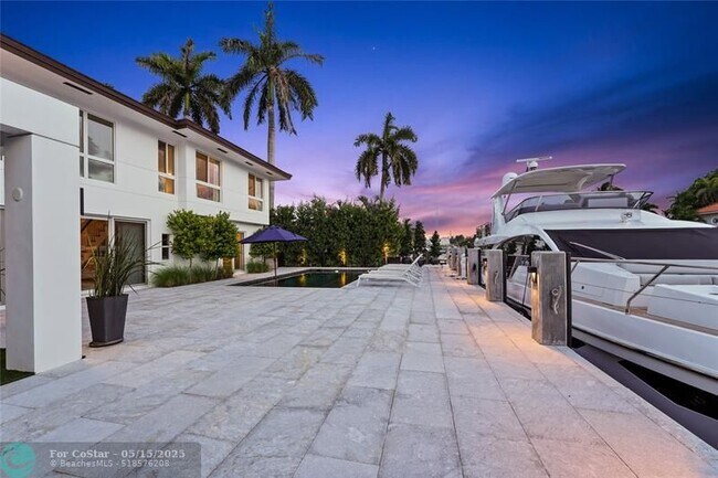 Building Photo - 325 Seven Isles Dr