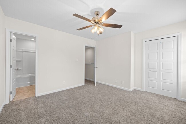 Building Photo - 2 Bedroom Condo For Rent Near Riverside Drive!