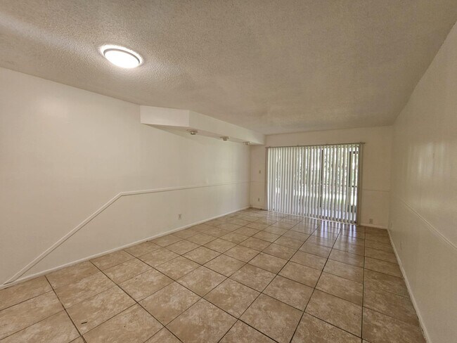 Building Photo - 7925 Fairview Dr