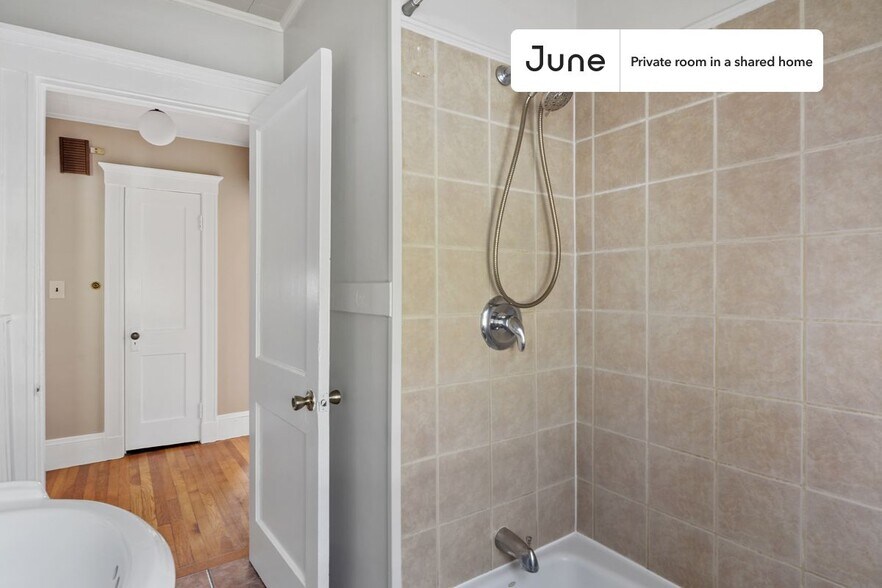 Building Photo - Room in Shared 6 bed/2 bath home