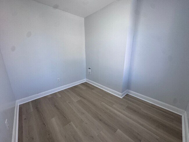 Building Photo - 5811 Crittenden St