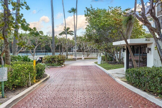 Building Photo - 2401 N Ocean Blvd