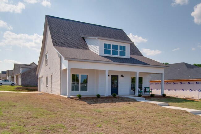 Building Photo - Brand NEW Adorable Craftsman!!!!