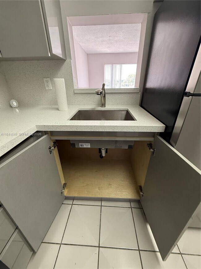 Building Photo - 6820 W Flagler St