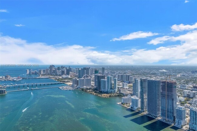 Building Photo - 700 NE 24th St