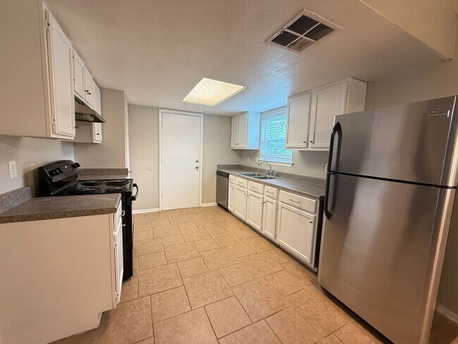 Building Photo - Large lot With Mature Trees and a Spacious...