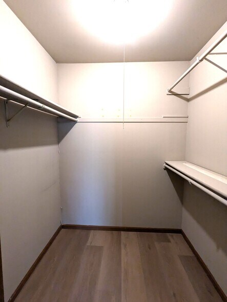 Building Photo - 245 Memory Ln