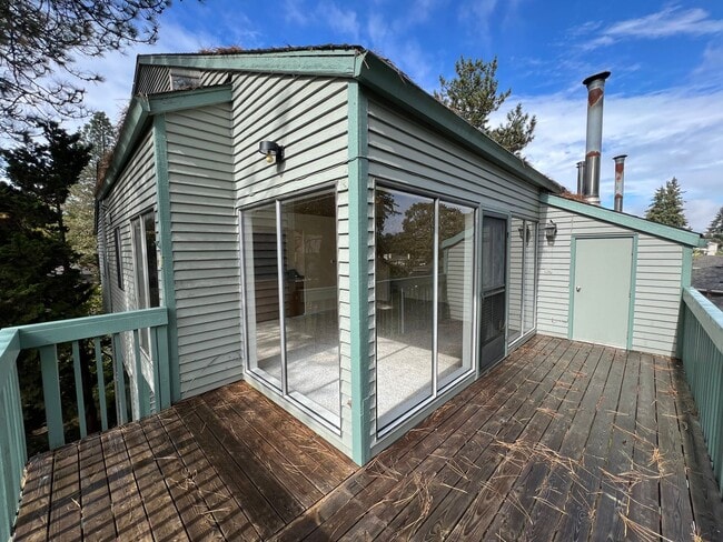 Building Photo - *Half-Off 1st Month's Rent!* Two Bedroom C...