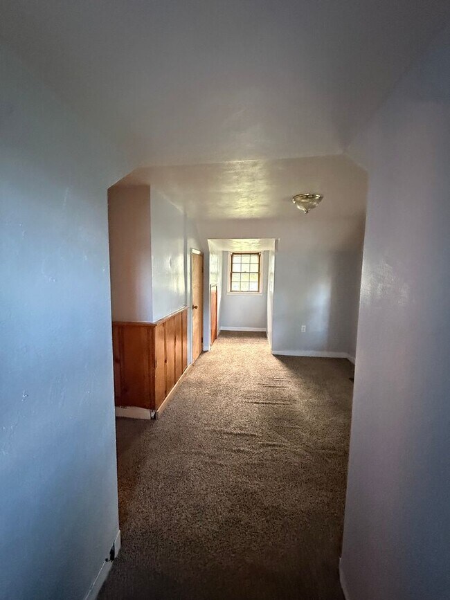 Building Photo - 4 Bedroom Home in Dayton