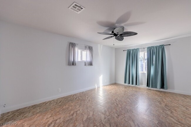 Building Photo - 3701 Pyramid Dr