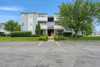 Building Photo - 33 Jockey Ln