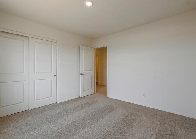 Building Photo - 1556 Demain Dr