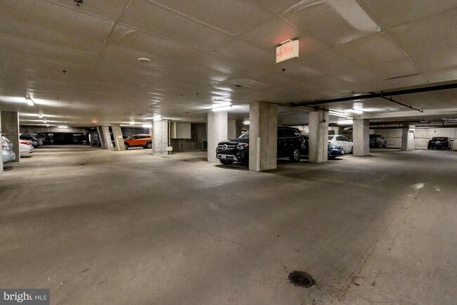 Building Photo - 851 N Glebe Rd