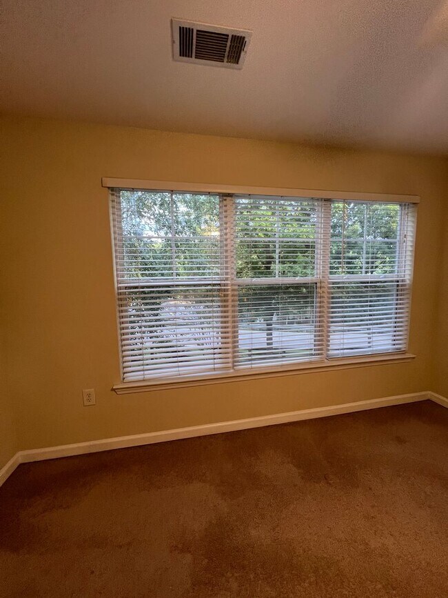 Building Photo - 15-1529 Gutleber