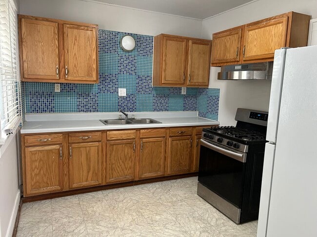 Building Photo - 1011 Maple Row