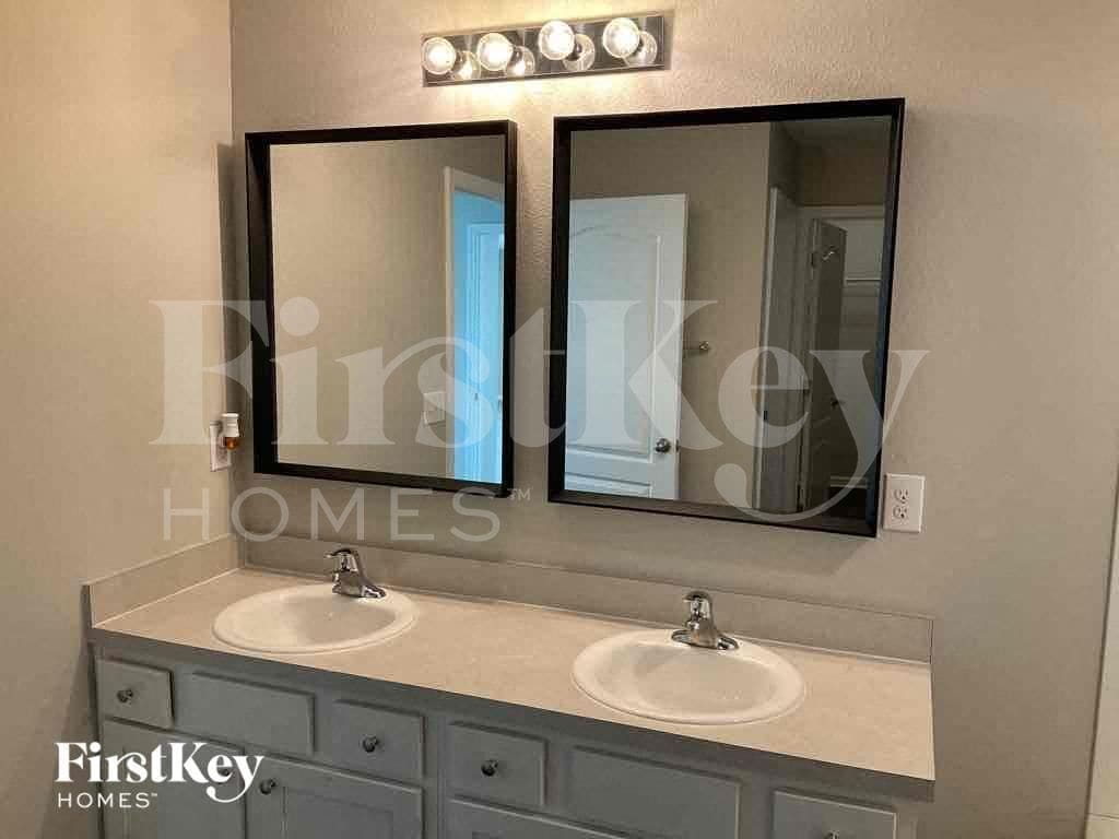 Building Photo - 2366 Sea Palm Ave