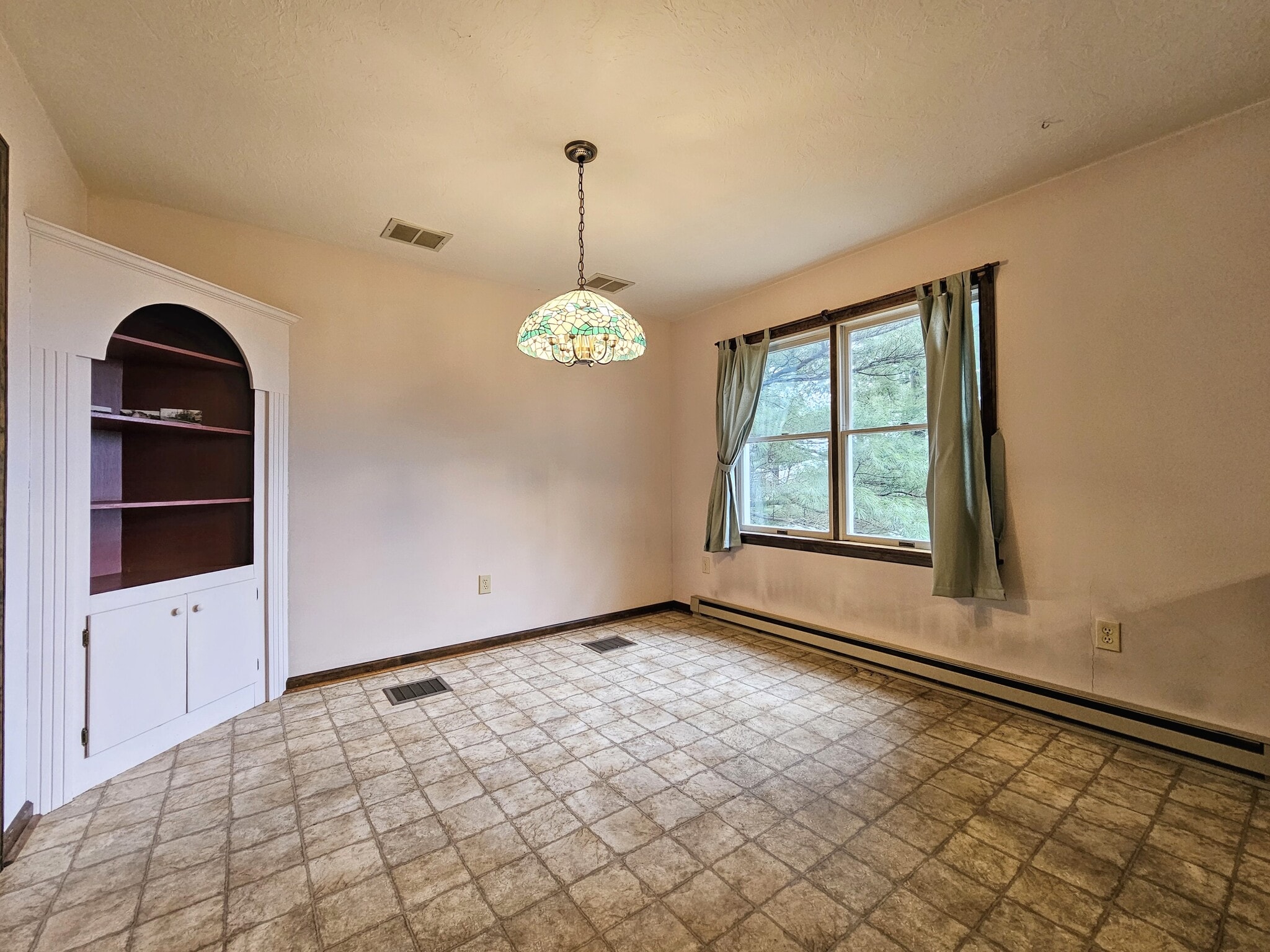 Building Photo - 474 N Maple St