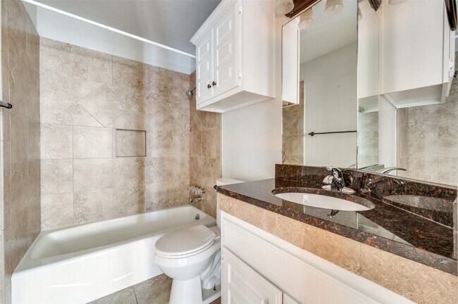 Building Photo - 4028 Rive Ln