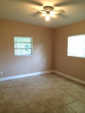 Building Photo - 6714 Nina Rosa Dr